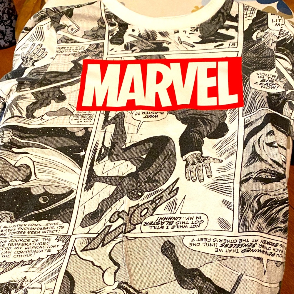 Marvel Kids Comics T-shirt featuring vintage comic book art work SZ 8